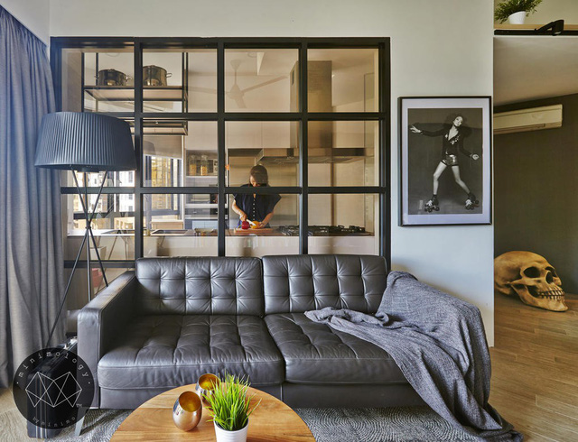 Vách kính trong căn hộ sắc màu - Ảnh 3.