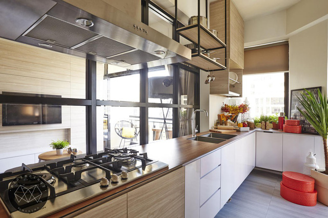 Vách kính trong căn hộ sắc màu - Ảnh 4.