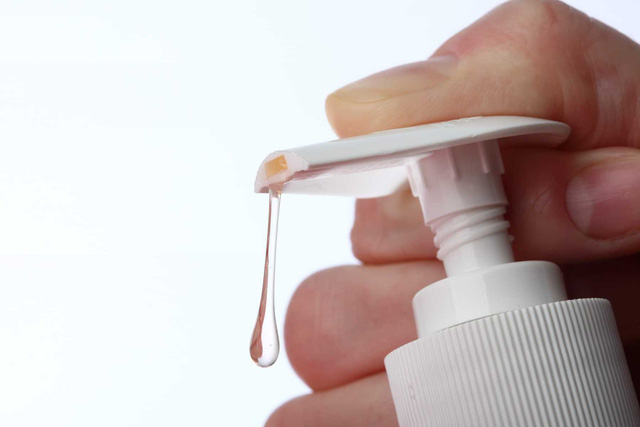 3 cách làm sạch cọ trang điểm bằng nguyên liệu nhà bếp - Ảnh 3.