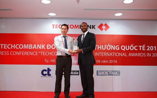 Techcombank nhận 10 giải thưởng quốc tế 3