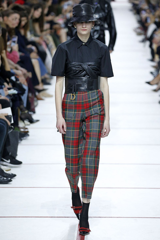 BST Thu – Đông 2019 của Dior: Hoài cổ nhưng khác biệt - Ảnh 2.