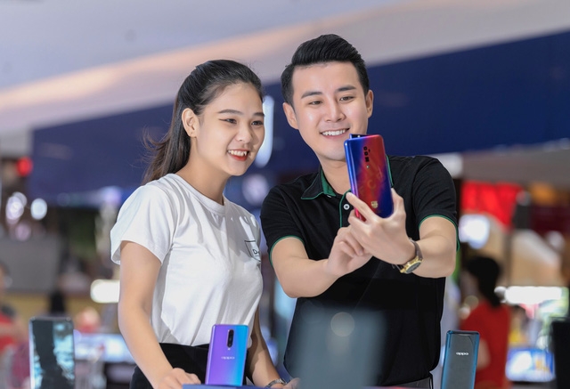 Thấy gì sau kế hoạch mở rộng hệ thống OPPO Shop - Ảnh 2.