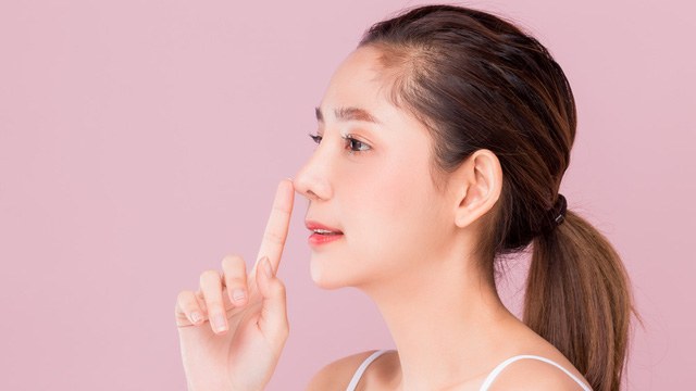 Mũi bị lạnh và bắt đầu chảy máu là dấu hiệu của bệnh gì? - Ảnh 1.