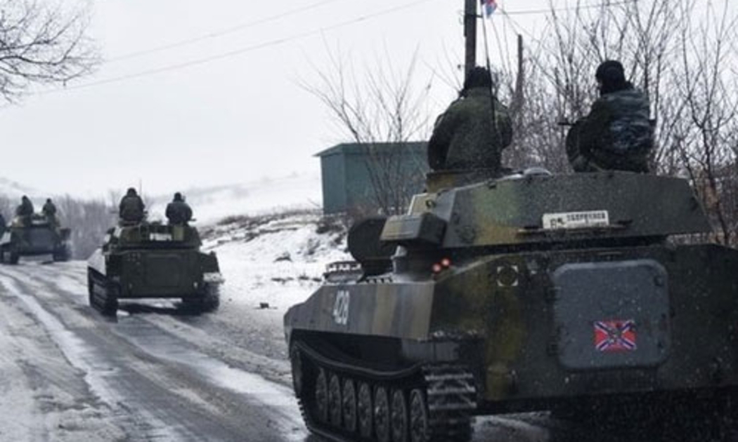 Một đoàn xe tăng của quân ly khai ở miền Đông Ukraine - Ảnh: BBC/AP.<br>