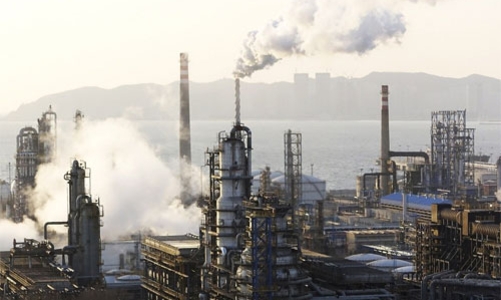 Giá dầu thế giới lại giảm mạnh vì mối lo thừa cung