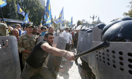 Bạo lực bùng phát ở thủ đô Ukraine