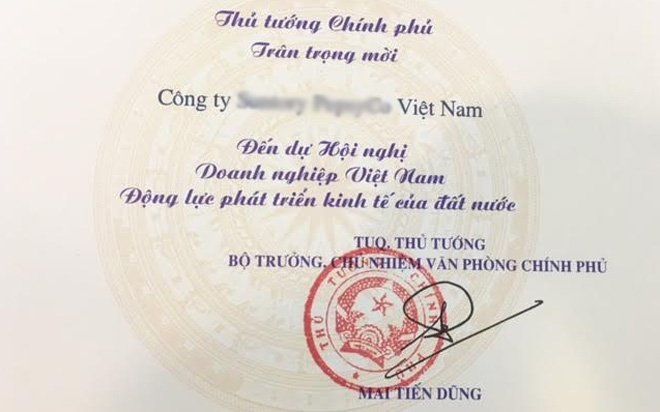 Tấm giấy mời là điểm mới đầu tiên trong 5 điểm mới của sự kiện Thủ tướng gặp cộng đồng doanh nghiệp.<br>