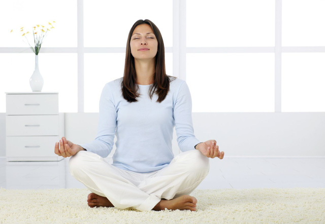 Những động tác yoga giúp bạn ngủ ngon - Ảnh 1.