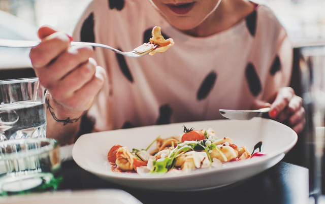 Chế độ dinh dưỡng cho bệnh nhân hóa trị liệu - Ảnh 2.