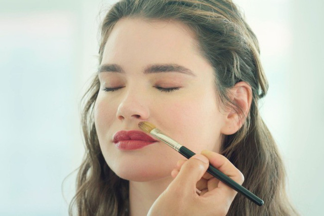 5 bước để có một đôi môi tô son đỏ hoàn hảo - Ảnh 5.