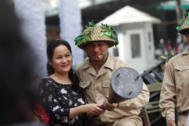 Tái hiện ký ức Hà Nội đón mừng đoàn quân giải phóng - Ảnh 9.