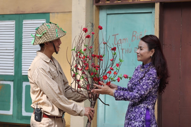Tái hiện ký ức Hà Nội đón mừng đoàn quân giải phóng - Ảnh 10.