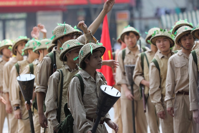 Tái hiện ký ức Hà Nội đón mừng đoàn quân giải phóng - Ảnh 4.