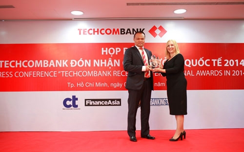 Techcombank nhận 10 giải thưởng quốc tế 4