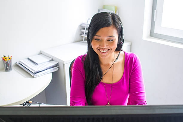 Biến văn phòng thành… phòng tập ép cân - Ảnh 1.