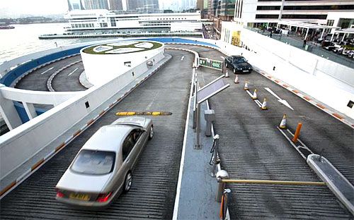 Mức giá trung bình của một chỗ để xe đã có chủ tại các khu dân cư ở Hồng Kông trong quý 3 vừa qua tăng 6,7% so với quý 2, lên mức 640.000 Đô la 
Hồng Kông, tương đương 82.600 USD.<br>