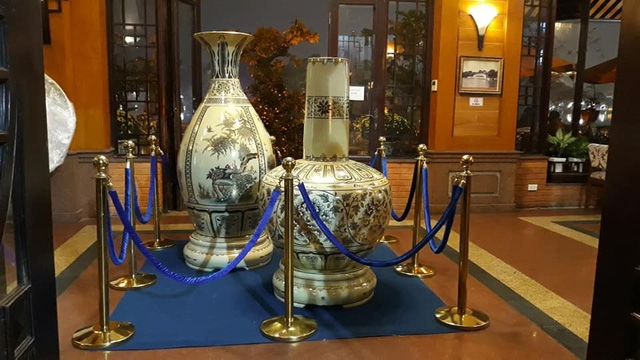 Du khách thích thú ngắm gốm Chu Đậu bên hồ Gươm - Ảnh 5.