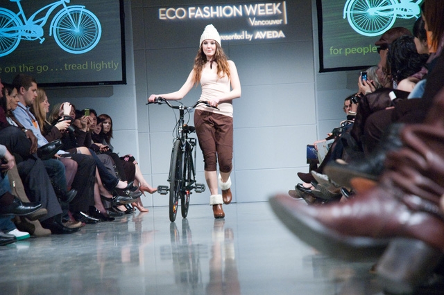 Vì sao eco-fashion lên ngôi? - Ảnh 2.