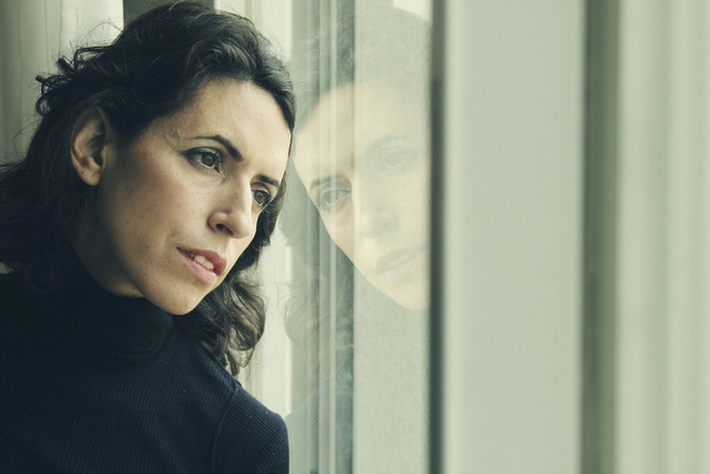 Những giai đoạn dễ trầm cảm của phụ nữ - Ảnh 3.