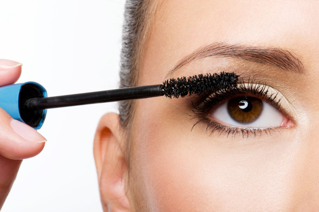 Dùng mascara thế nào để có được đôi mắt đẹp? - Ảnh 2.