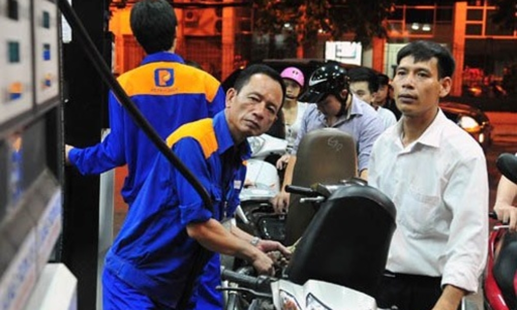 Đây là lần giảm thứ 13 của giá xăng dầu trong năm 2014.<br>