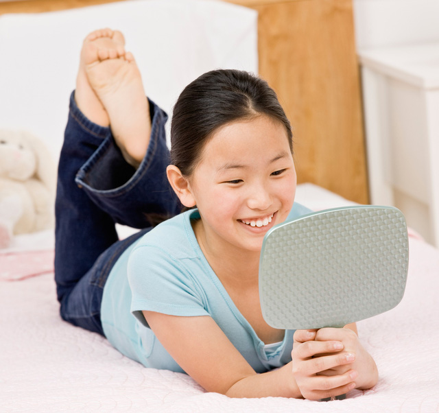 Một số nguyên nhân dẫn đến dậy thì sớm ở trẻ - Ảnh 2.