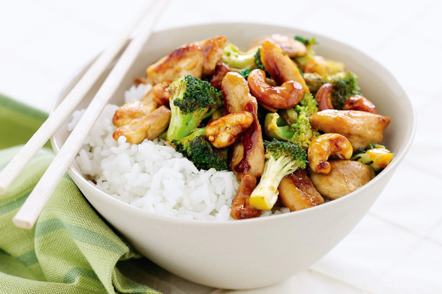 Đổi món cho bữa cơm chiều với hạt điều - Ảnh 1.