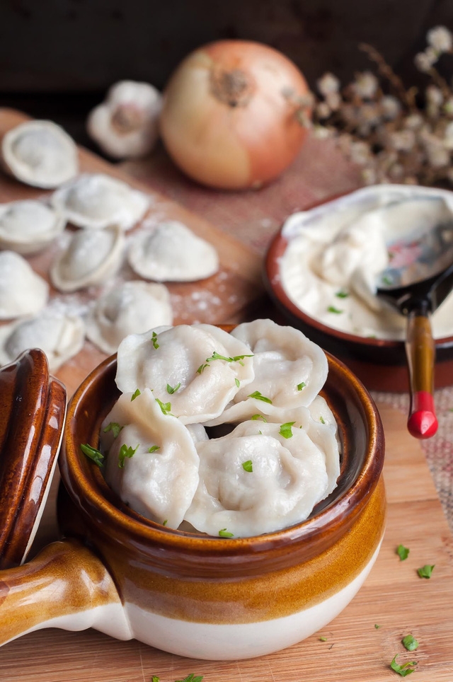 Từ Caviar đến Pelmeni, fan bóng đá nói gì về ẩm thực Nga? - Ảnh 1.