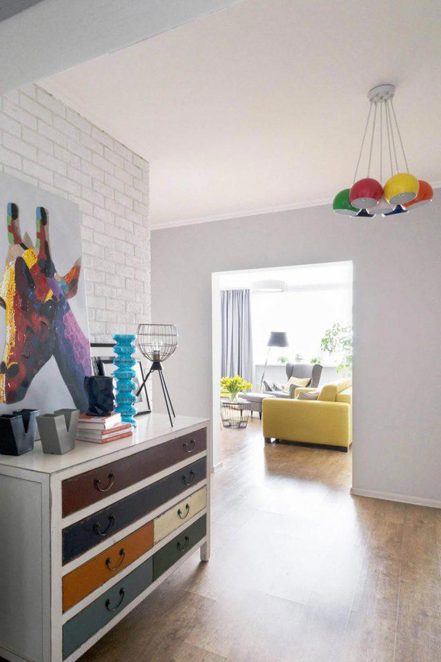 Xám và vàng trong căn hộ 3 phòng ngủ - Ảnh 1.