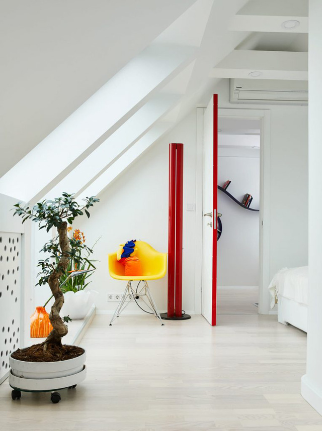 Căn hộ trắng toàn tập làm nền cho đồ nội thất màu neon - Ảnh 8.