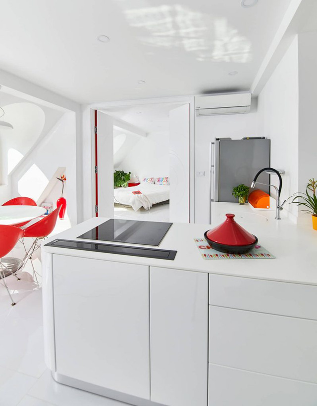 Căn hộ trắng toàn tập làm nền cho đồ nội thất màu neon - Ảnh 6.