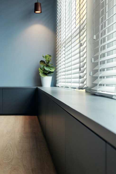 Ngôi nhà với những mảng tường màu xanh - Ảnh 3.