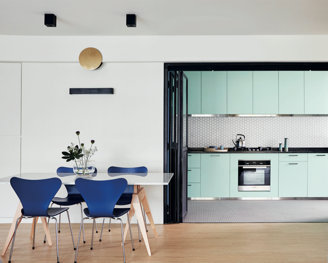 Ngôi nhà với những mảng tường màu xanh - Ảnh 5.