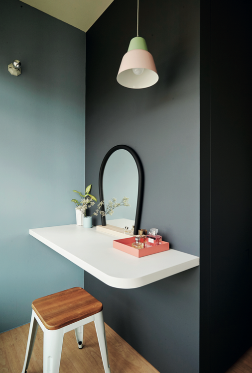 Ngôi nhà với những mảng tường màu xanh - Ảnh 9.