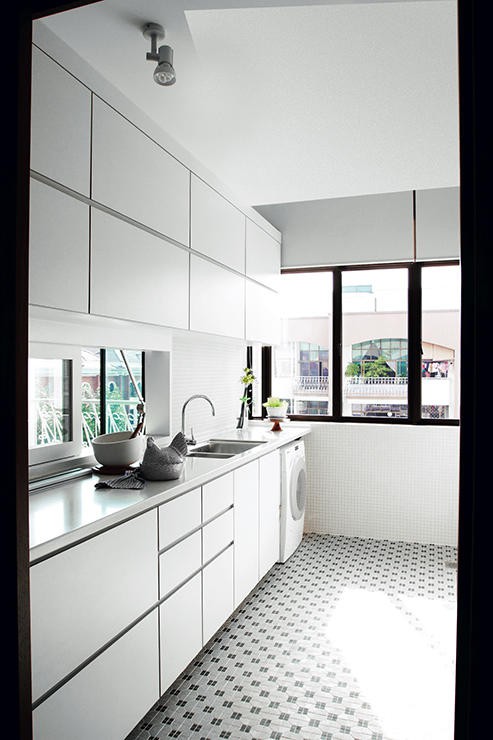 Căn hộ nhỏ phong cách với decal dán tường - Ảnh 3.