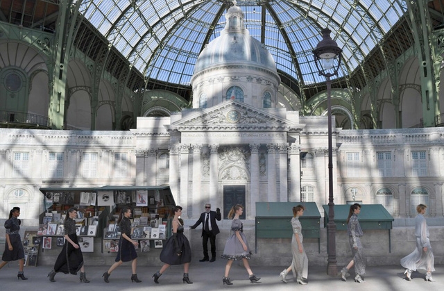 BST Chanel Haute Couture thu đông 2018 – 2019: đậm chất Paris - Ảnh 1.