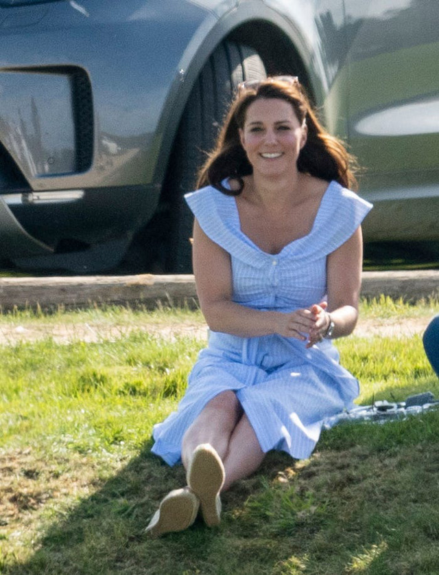 Những trang phục có giá dưới 100 đô la của công nương Kate Middleton - Ảnh 7.