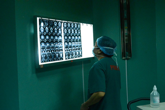 Phẫu thuật thành công ung thư tuyến giáp cho bệnh nhân dân tộc Thái - Ảnh 3.