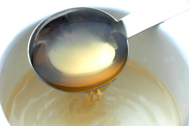 3 cách làm sạch cọ trang điểm bằng nguyên liệu nhà bếp - Ảnh 2.