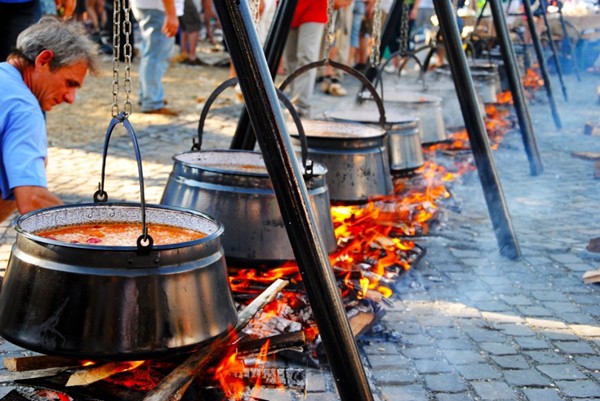 Đến Budapest để ngắm sông Danube - Ảnh 14.