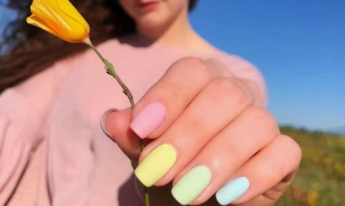 Tự làm nail tại nhà để đón mùa hè