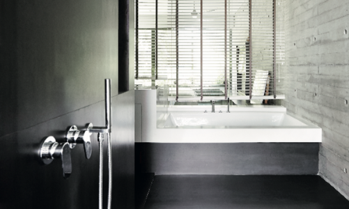 Bí quyết để có một phòng tắm màu đen ấn tượng