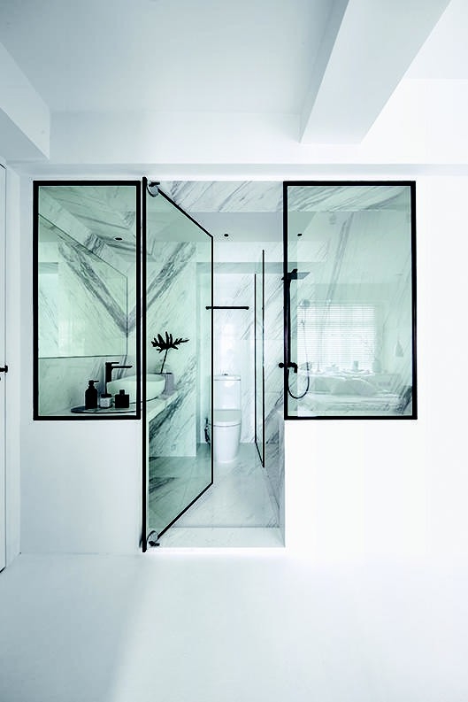 Phòng tắm sang trọng chỉ với hai tông màu đen và trắng - Ảnh 7.