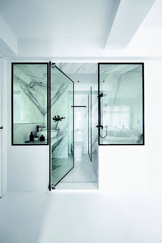 Phòng tắm sang trọng chỉ với hai tông màu đen và trắng - Ảnh 7.