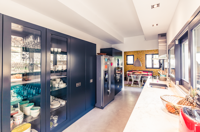 Ngôi nhà sắc màu mang phong cách thập niên 60 - Ảnh 6.