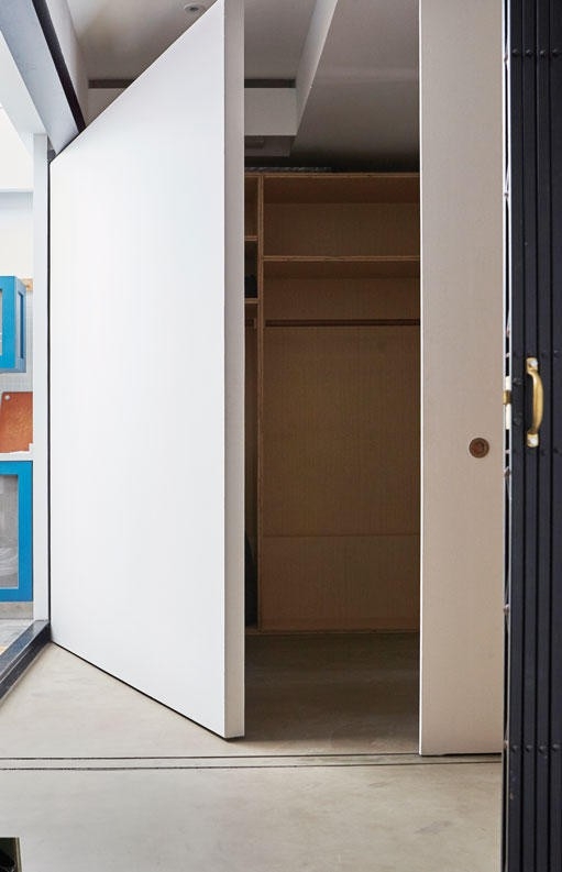 10 ý tưởng cất giấu đồ đạc cho căn hộ chung cư - Ảnh 1.