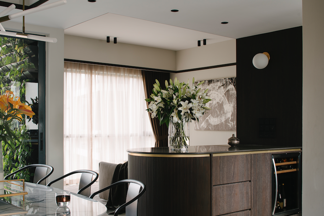 Đồ nội thất gỗ tối màu có phù hợp với căn hộ nhỏ? - Ảnh 2.