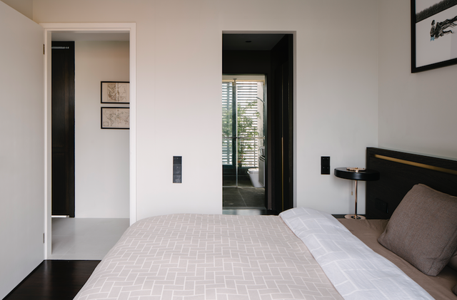 Đồ nội thất gỗ tối màu có phù hợp với căn hộ nhỏ? - Ảnh 6.