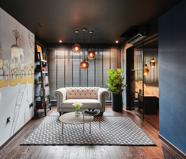 Căn hộ trầm tĩnh với nội thất gỗ sẫm màu - Ảnh 2.