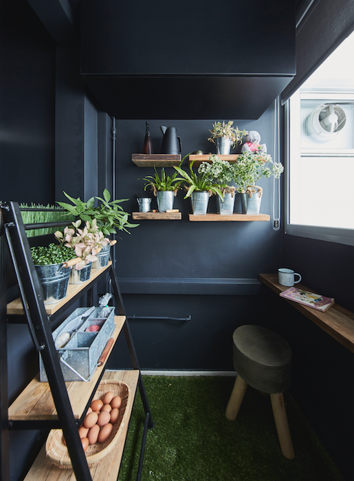 Căn hộ trầm tĩnh với nội thất gỗ sẫm màu - Ảnh 6.